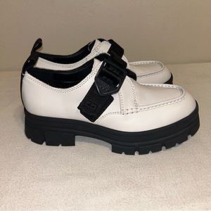 UGG Ashton white loafers slip ons women's size‎ 7.5